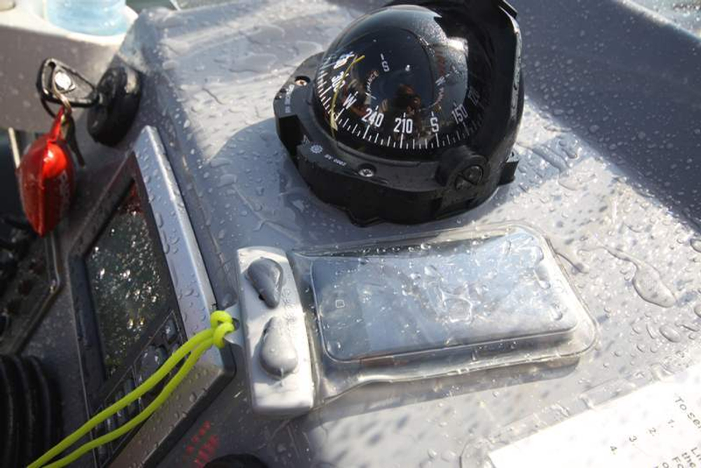 Водонепроницаемый чехол Aquapac для iPhone со шнурком  Ap098