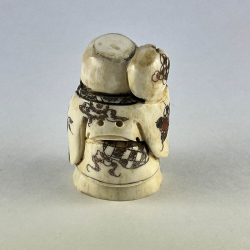 Статуэтка нэцкэ Мальчик с мешочком риса