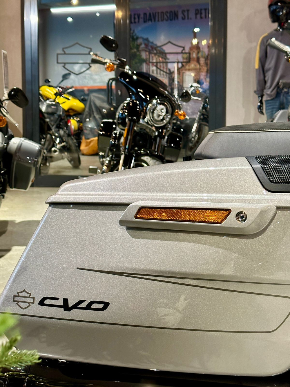 Harley-Davidson CVO Street Glide NEW, 2024 "Dark Platinum"