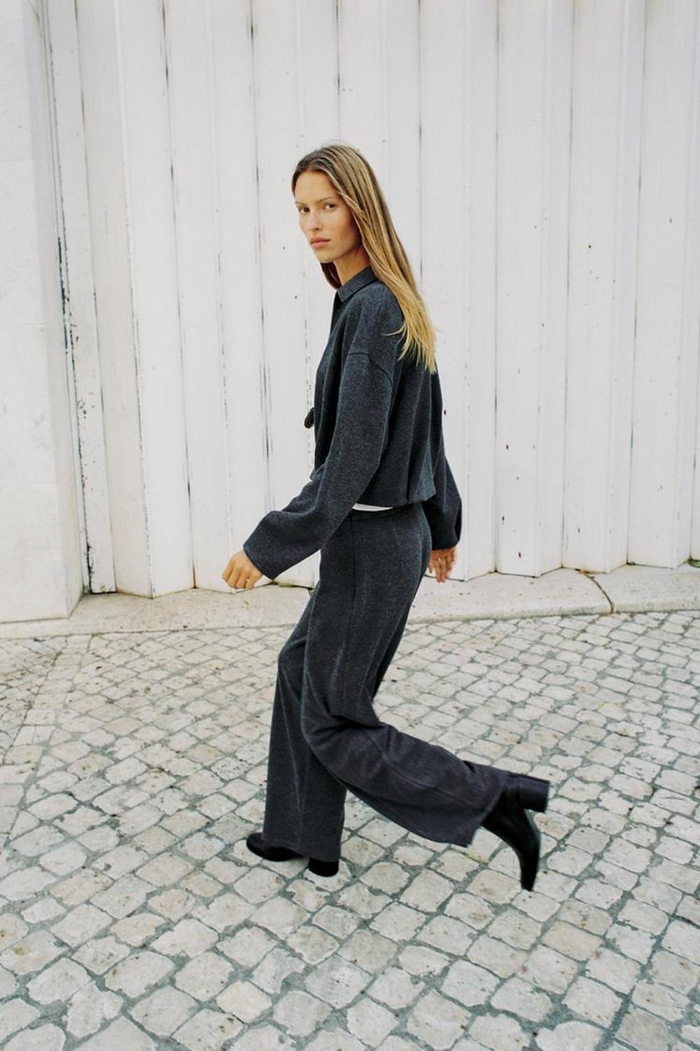 ZARA КУРТКА ИЗ МЯГКОЙ САРЖИ, СЕРЫЙ МЕЛАНЖ