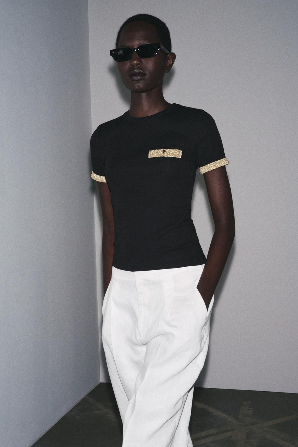 ZARA ФУТБОЛКА С МЕТАЛЛИЗИРОВАННОЙ НИТЬЮ, ЧЕРНЫЙ