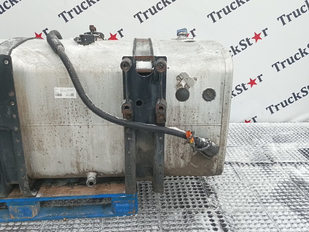 Бак топливный 760L+100L AdBlue