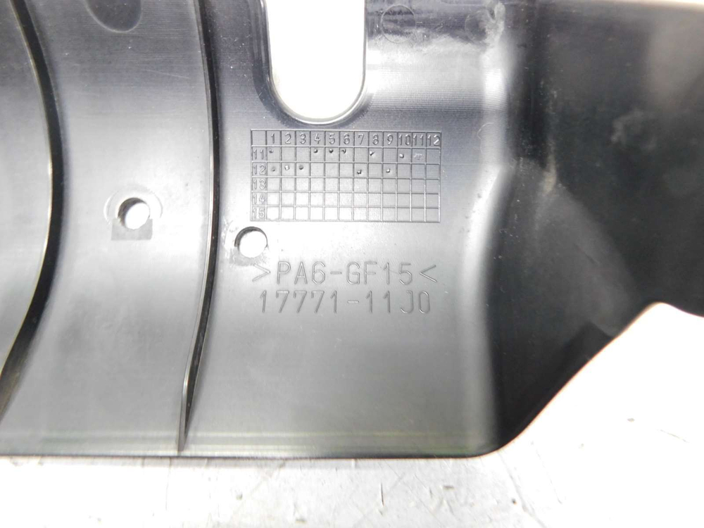 Пластик радиатора Suzuki V-Strom 650 DL650A VP56A 17771-11J0