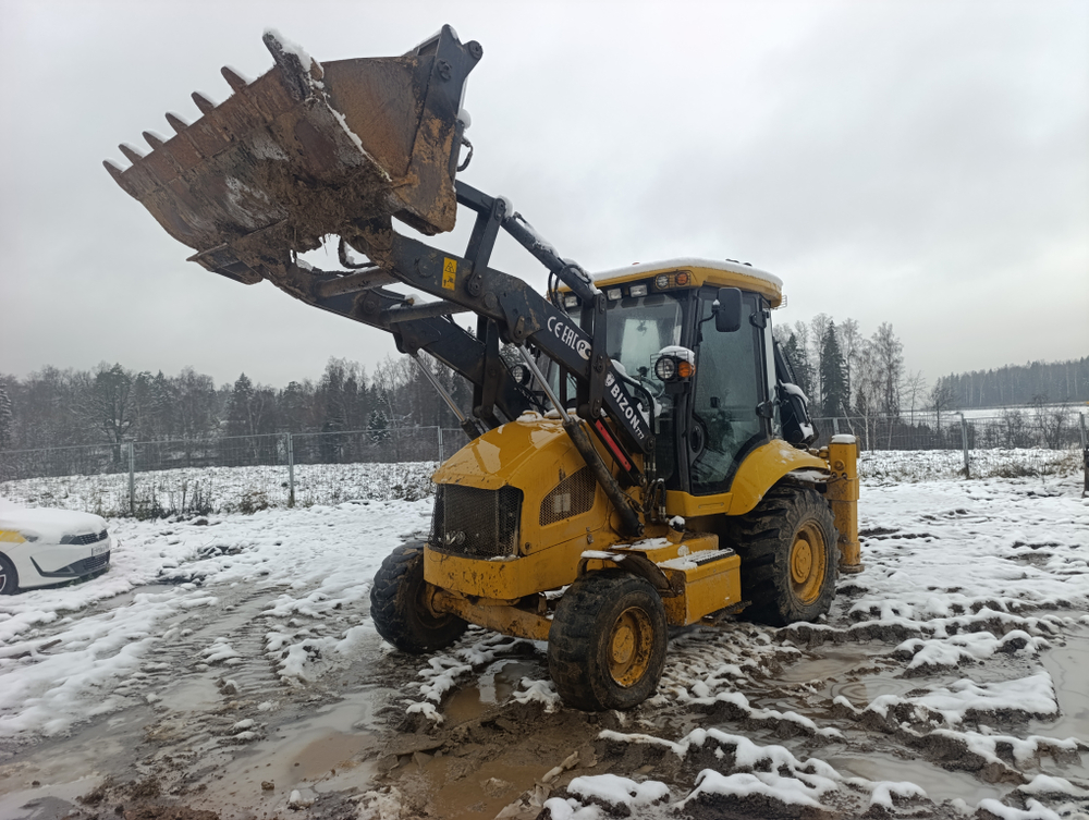 BIZON 777 Экскаватор-погрузчик 777 (Дизельный, 4,4 л, 102 л.с., МТ)