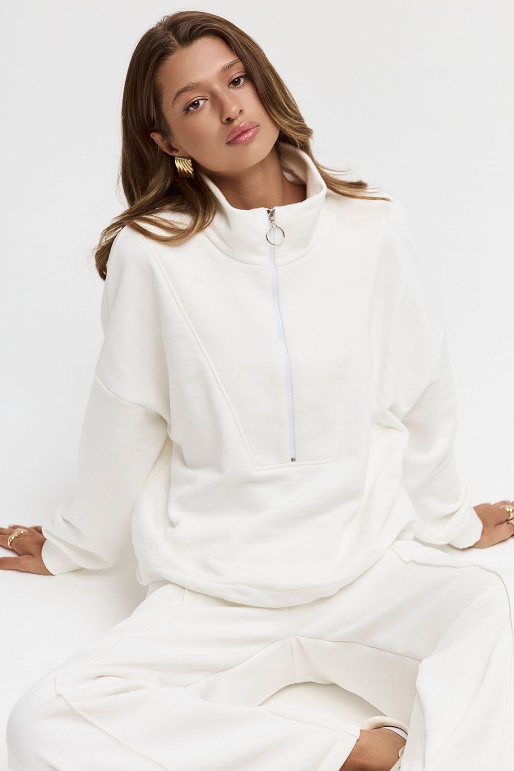 Олимпийка на молнии из премиум футера цвета крем