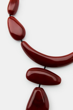 ZARA ОЖЕРЕЛЬЕ ИЗ БУСИН И СМОЛЫ, КРАСНЫЙ