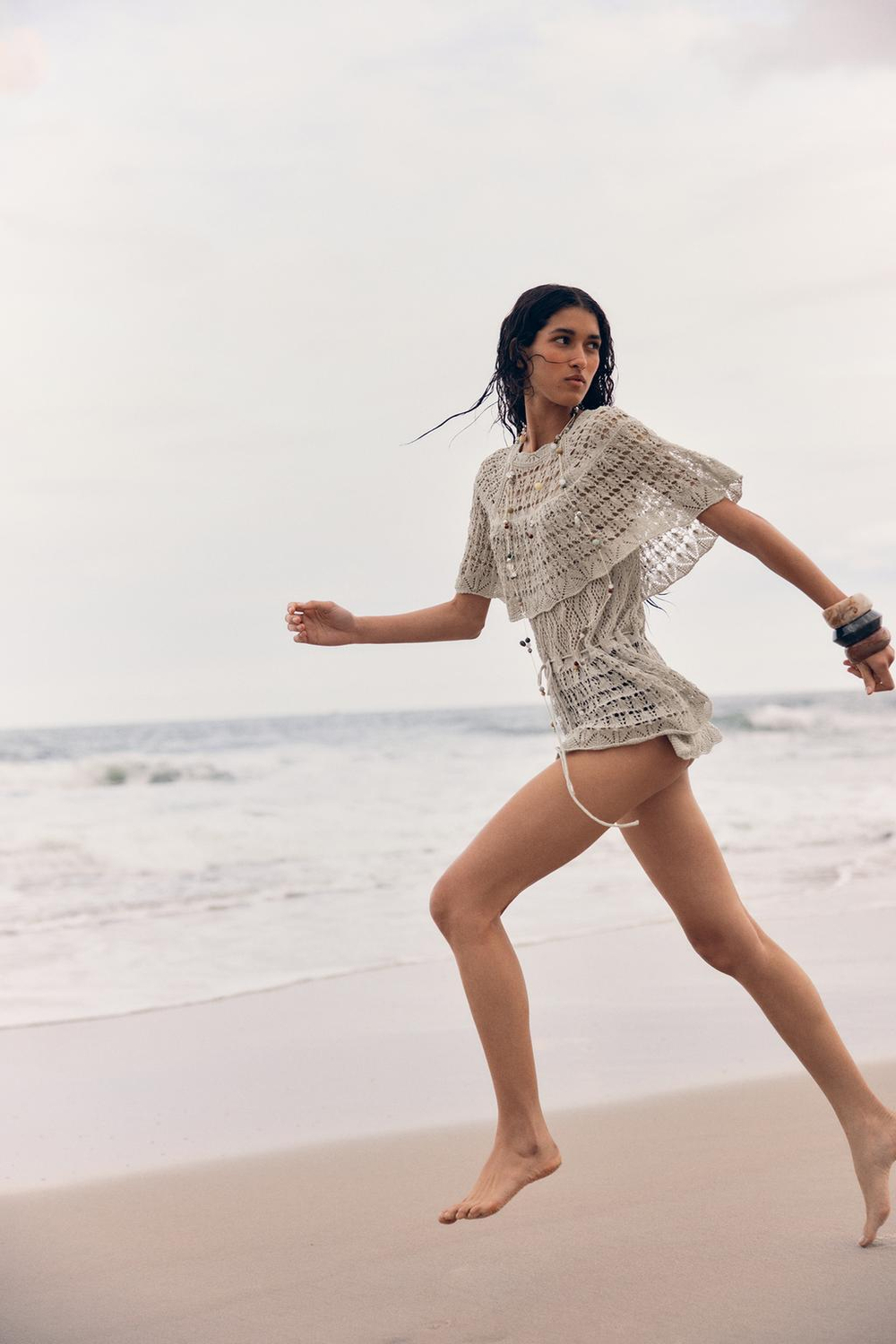 ZARA ТОП ИЗ АЖУРНОГО ТРИКОТАЖА С ВОЛАНОМ, СЕРЫЙ