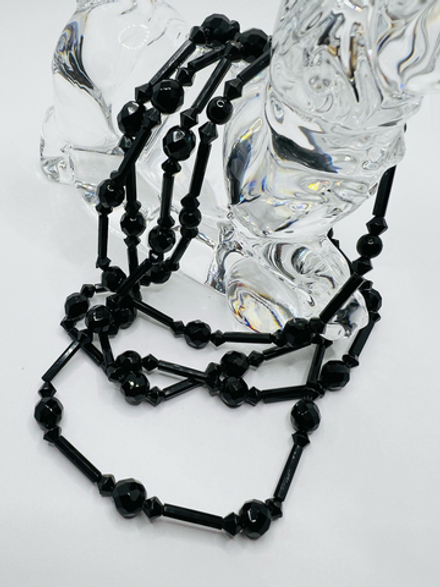 Стеклянные чёрные бусы 130см