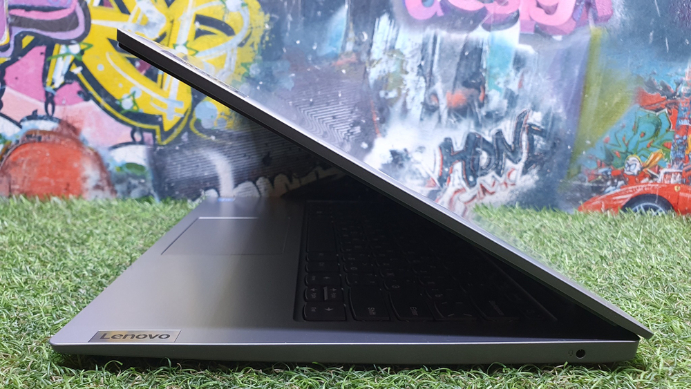 Ноутбук Lenovo Pentium/4Gb/FHD