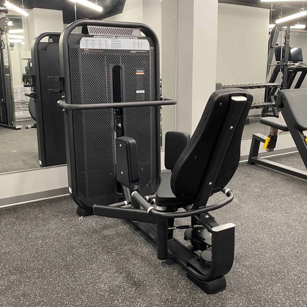 E7021  Сведение/Разведение ног сидя. Стек 135 кг