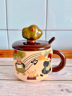 Кружка с крышкой и ложкой "Музыкальный лес"