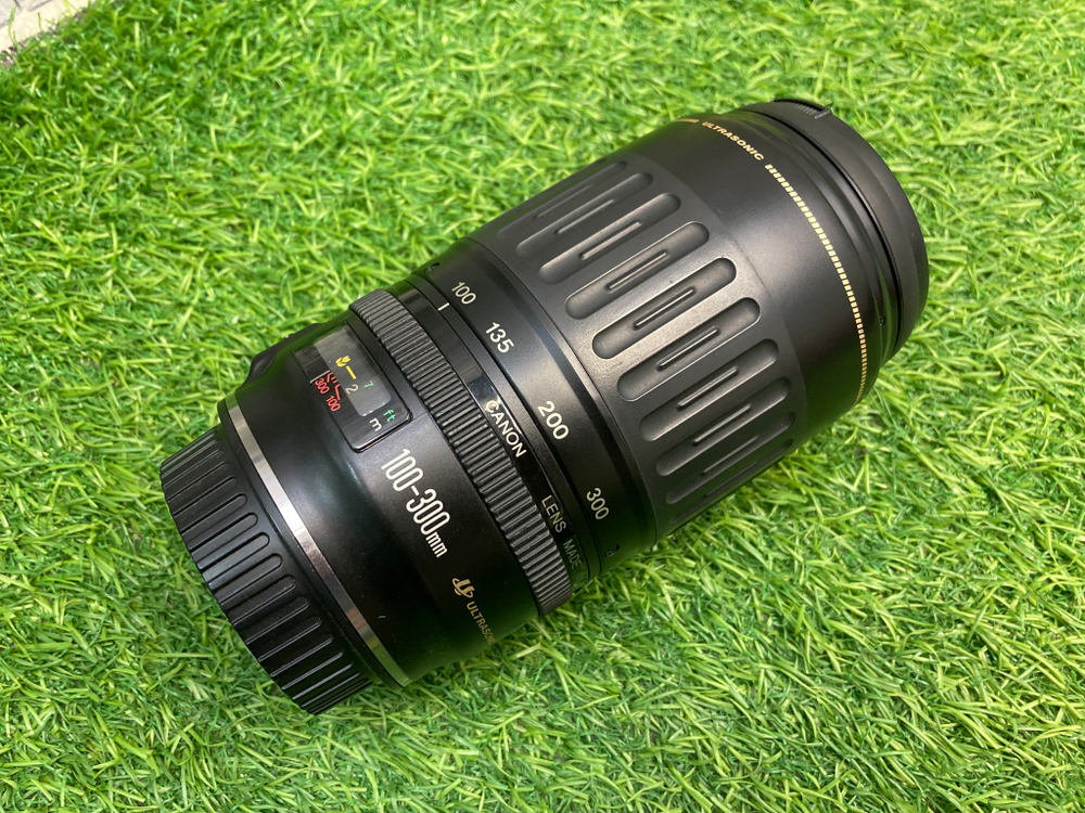 Canon EF 100-300mm 4.5-5.6 USM