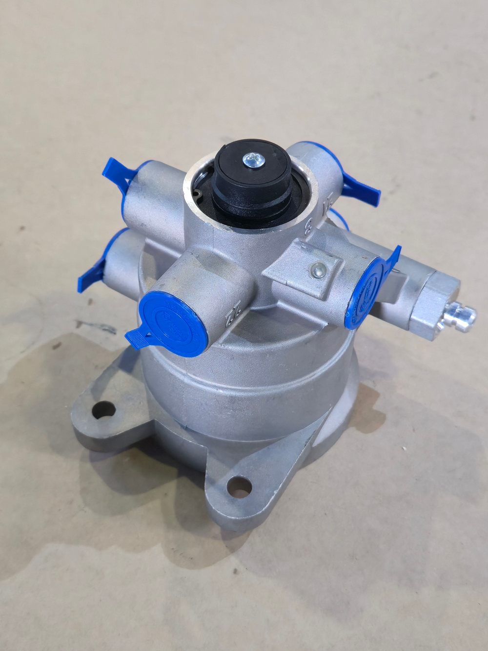 Воздухораспределитель на полуприцеп 2-х проводный (11.3531010-70) (350-21-003) (MegaPower)