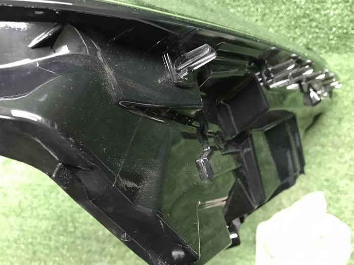 Стекло фары правое Lexus RX 4 (2019-2022)