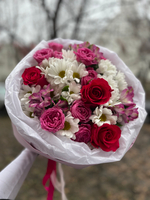 Букет с розой Готча и кустовыми розами