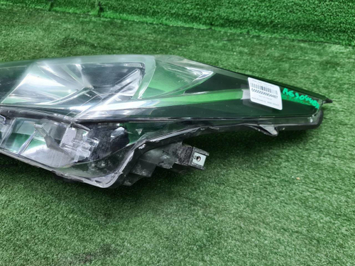 Фара левая Toyota Corolla E160 (2015-2019) галоген