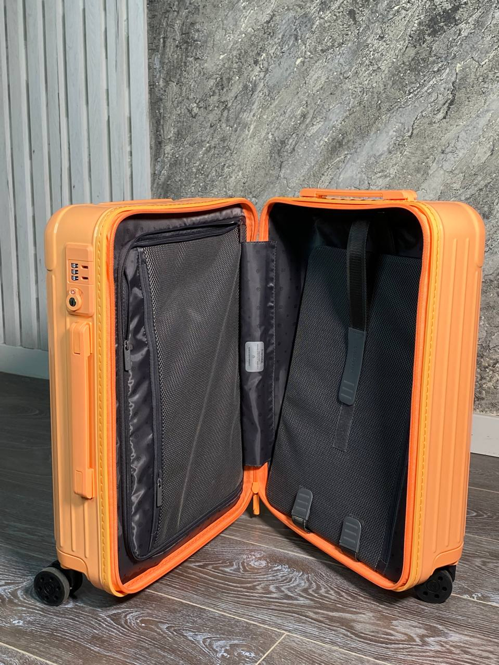 Чемодан Rimowa