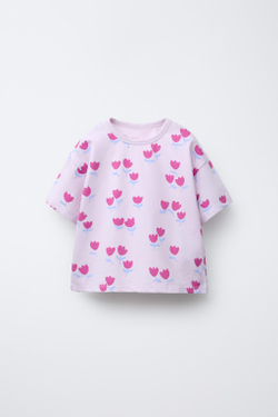 ZARA ФУТБОЛКА С ЦВЕТОЧНЫМ ПРИНТОМ, ЦВЕТ МАЛЬВЫ