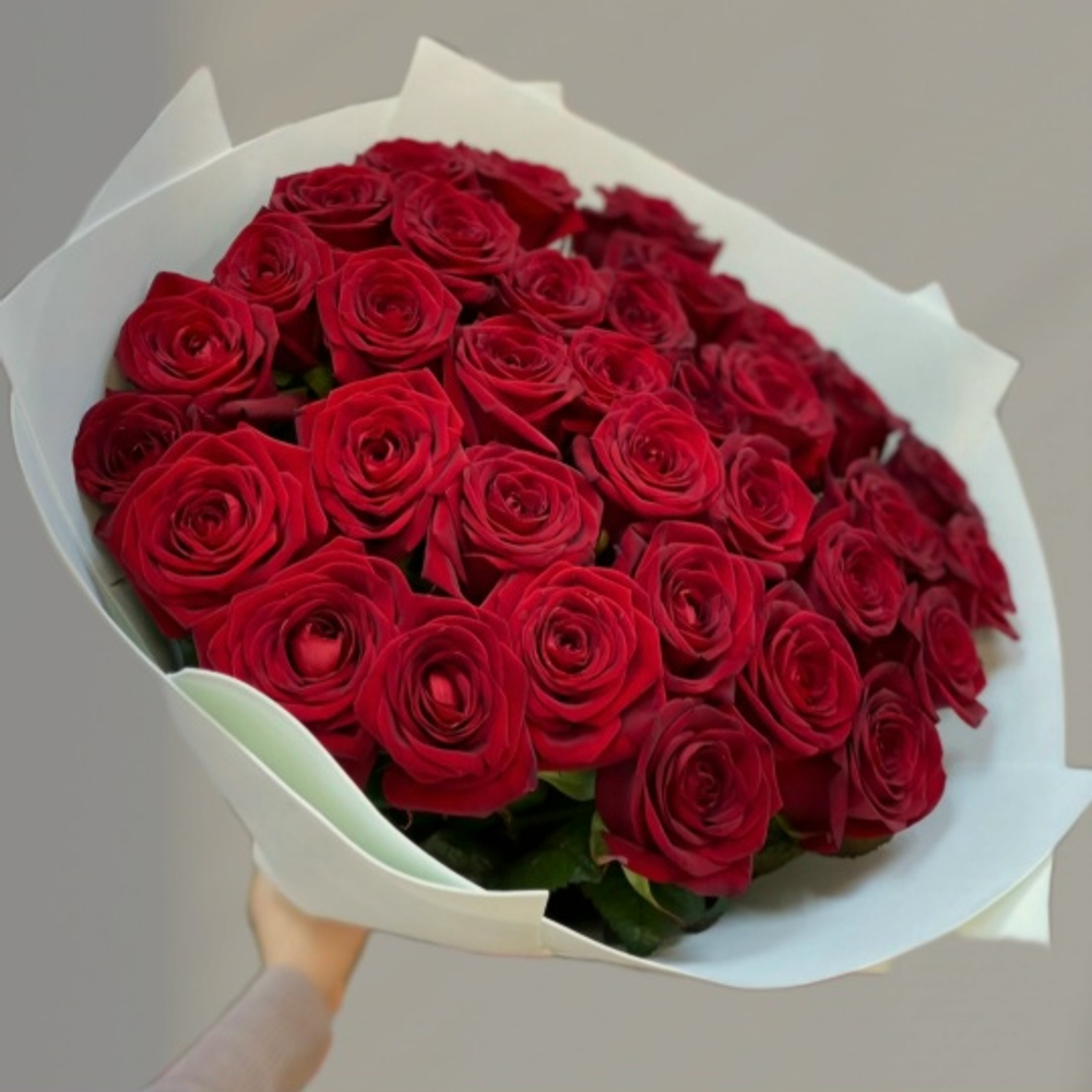 купить 35 красных роз Ред Наоми 60см Казань доставка