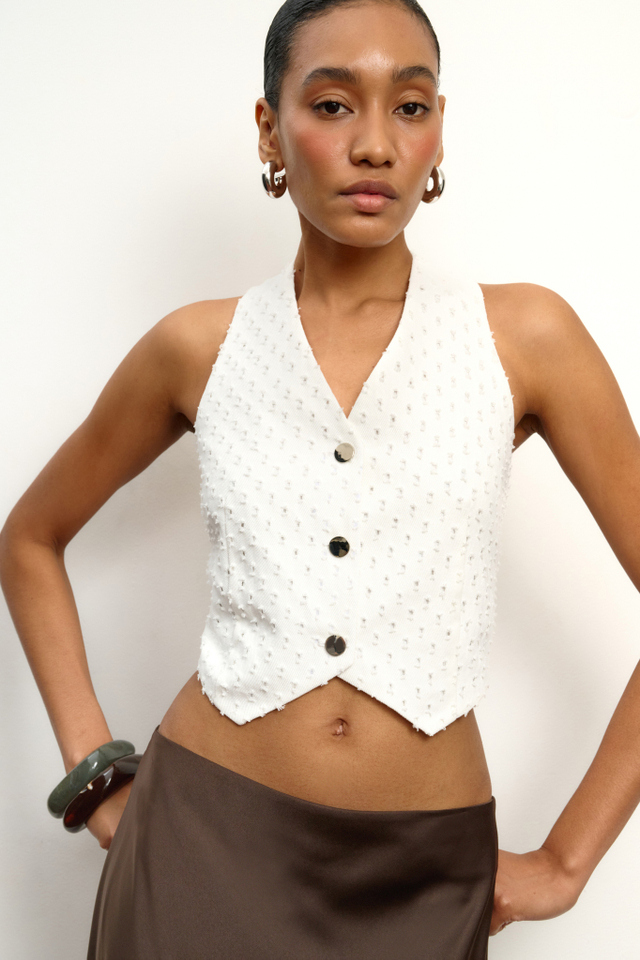 Жилет из фактурного денима