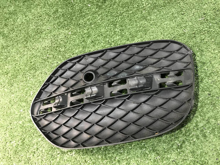 Решетка переднего бампера правая Mercedes GLE c292 (2015-2019)