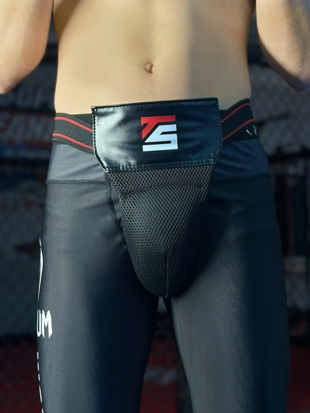 Защита паха мужская Tomorrow Star черная с красно-черной резинкой
