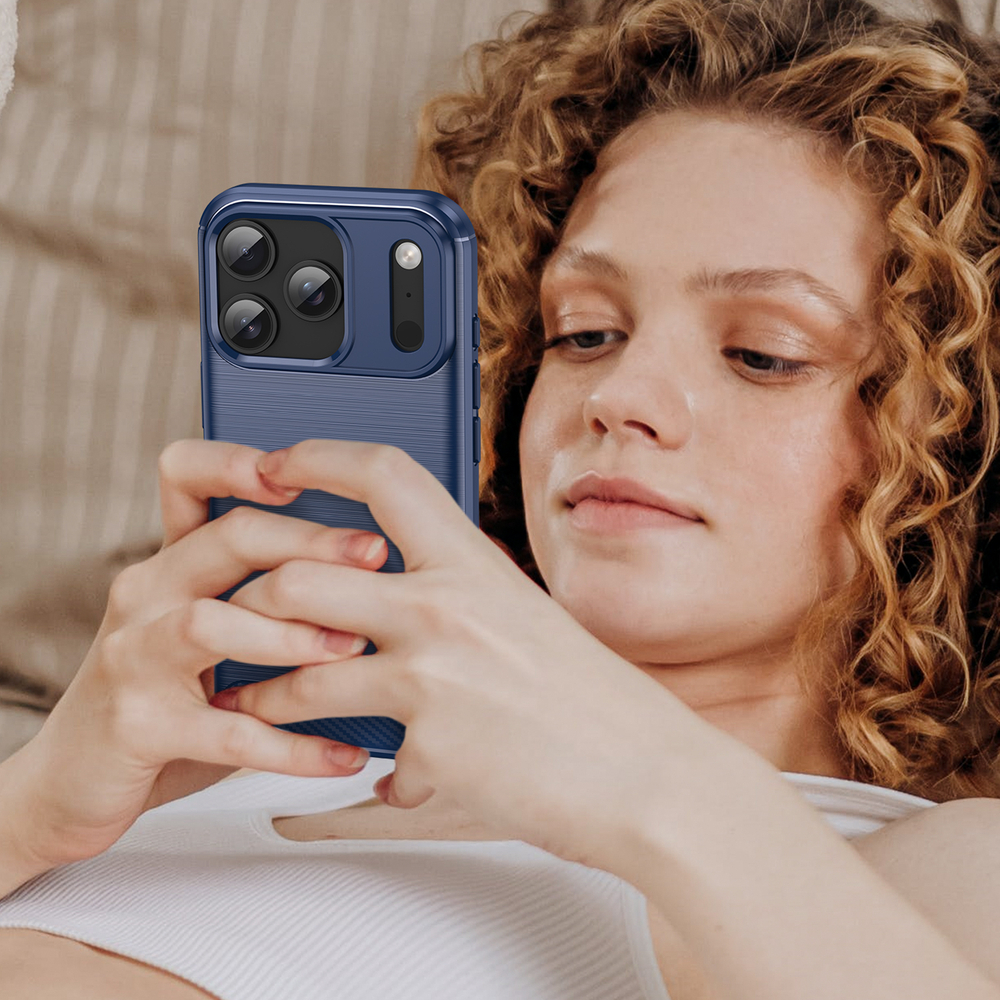 Чехол синего цвета с дизайном под карбон на iPhone 17 Pro, мягкий отклик кнопок, серия Carbon от Caseport