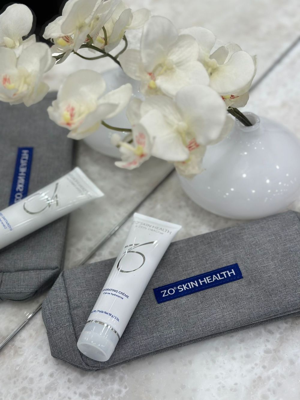 Zein Obagi Набор "Увлажнение+Успокаивающее действие", в наборе 2 позиции: фирменная косметичка ZO+ Гидратирущий крем (Hydrating Creme), 58 гр.