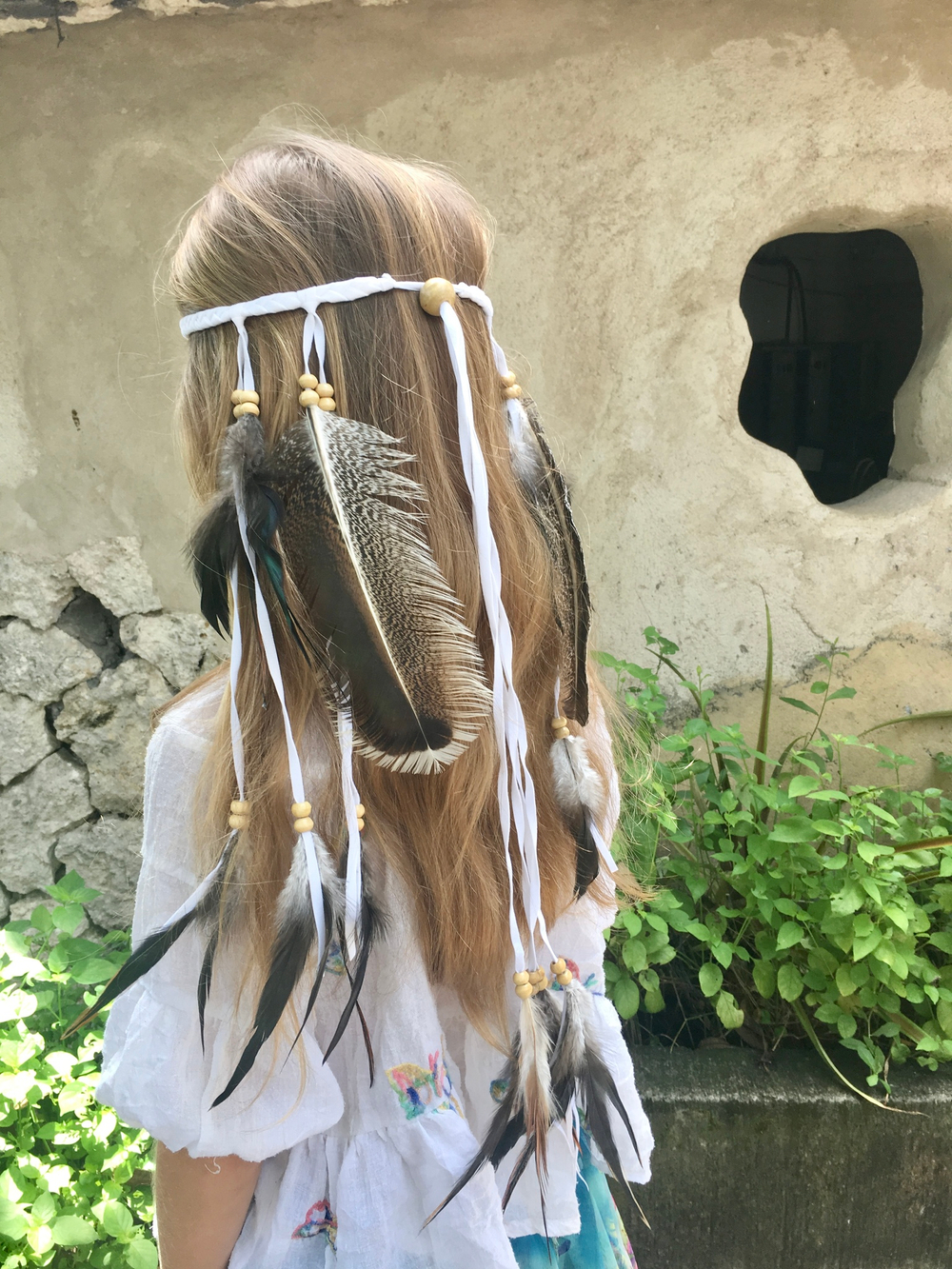 Повязка на голову с перьями в стиле бохо