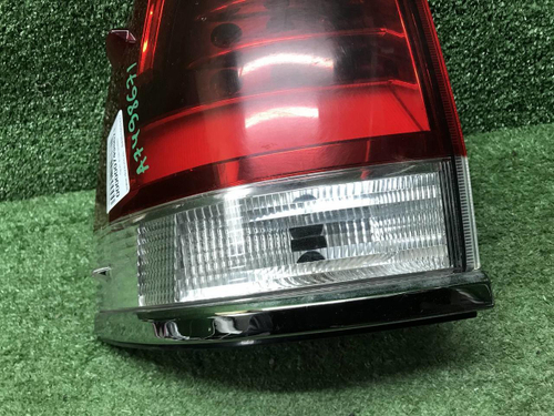 Фонарь левый внешний Toyota Land Cruiser 200 15-21