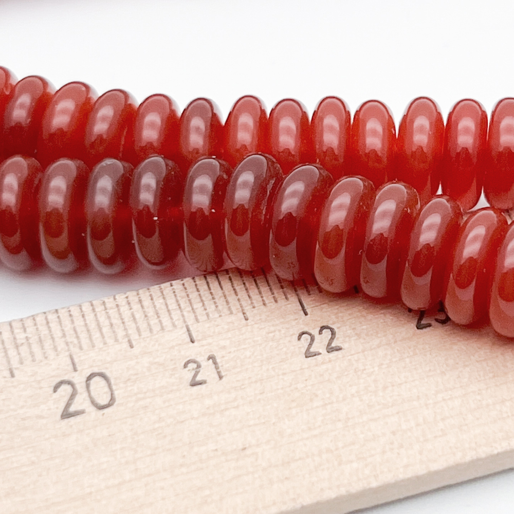 Сердолик, размер около 3,5*10 мм, цена за 24-25 шт (1/4 нити)