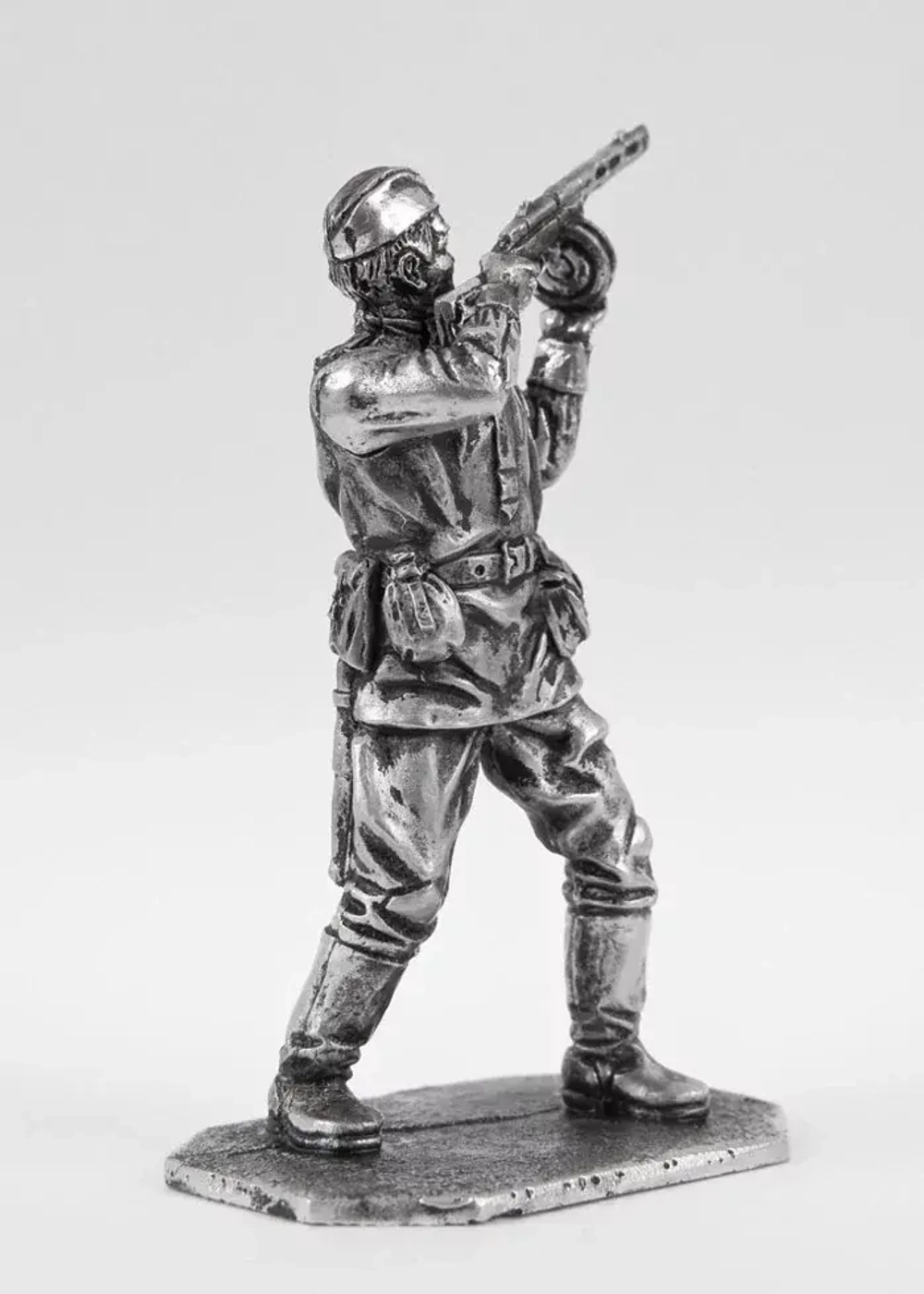 Оловянный солдатикРядовой Красной Армии, 1918 г.
