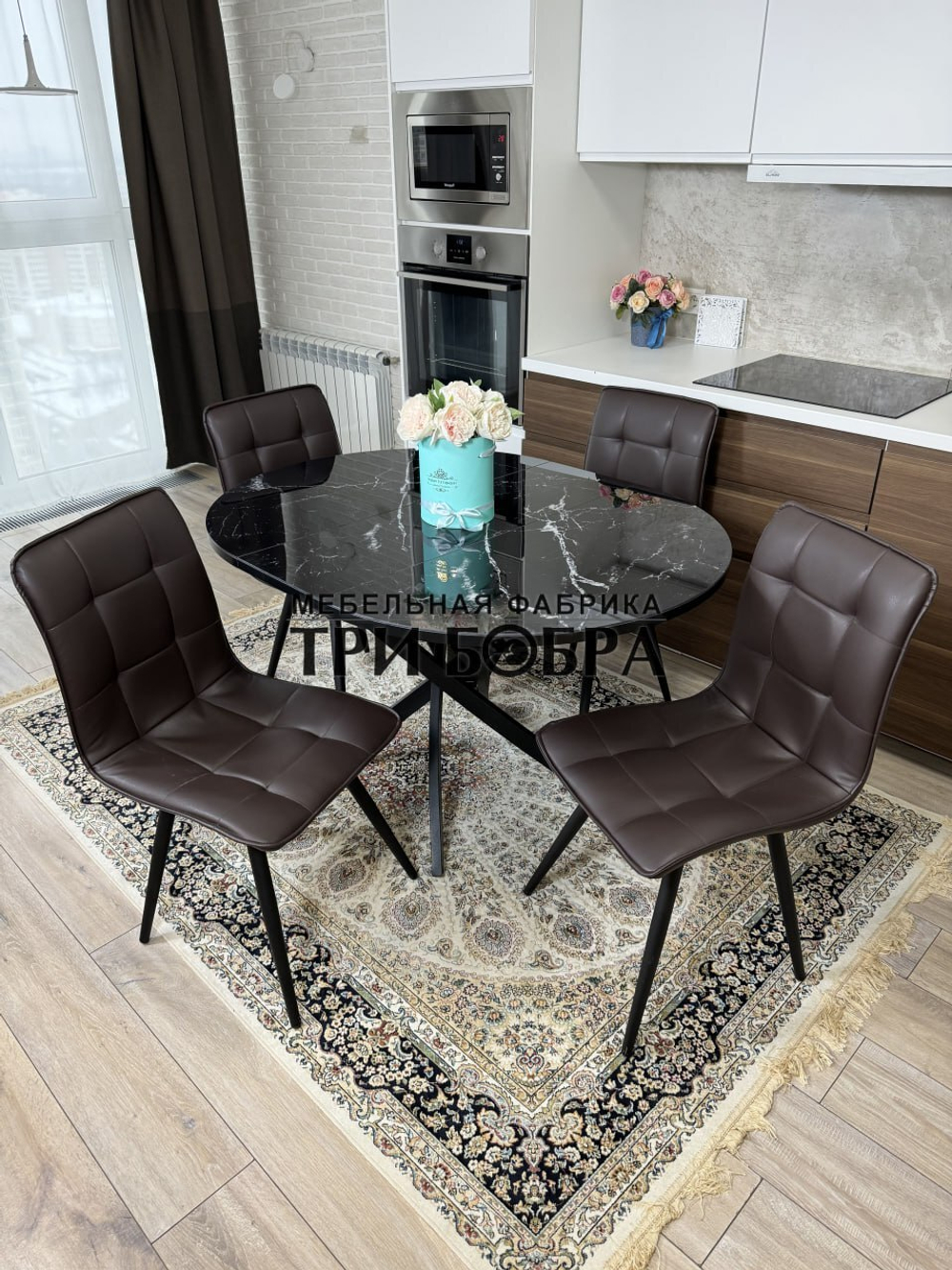 Круглый стеклянный раздвижной стол "Черный оникс" и стулья "ГУЧИ" коричневый
