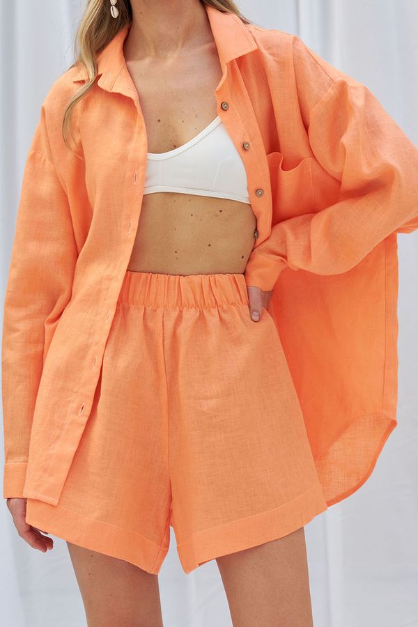Льняные шорты оранжевого цвета