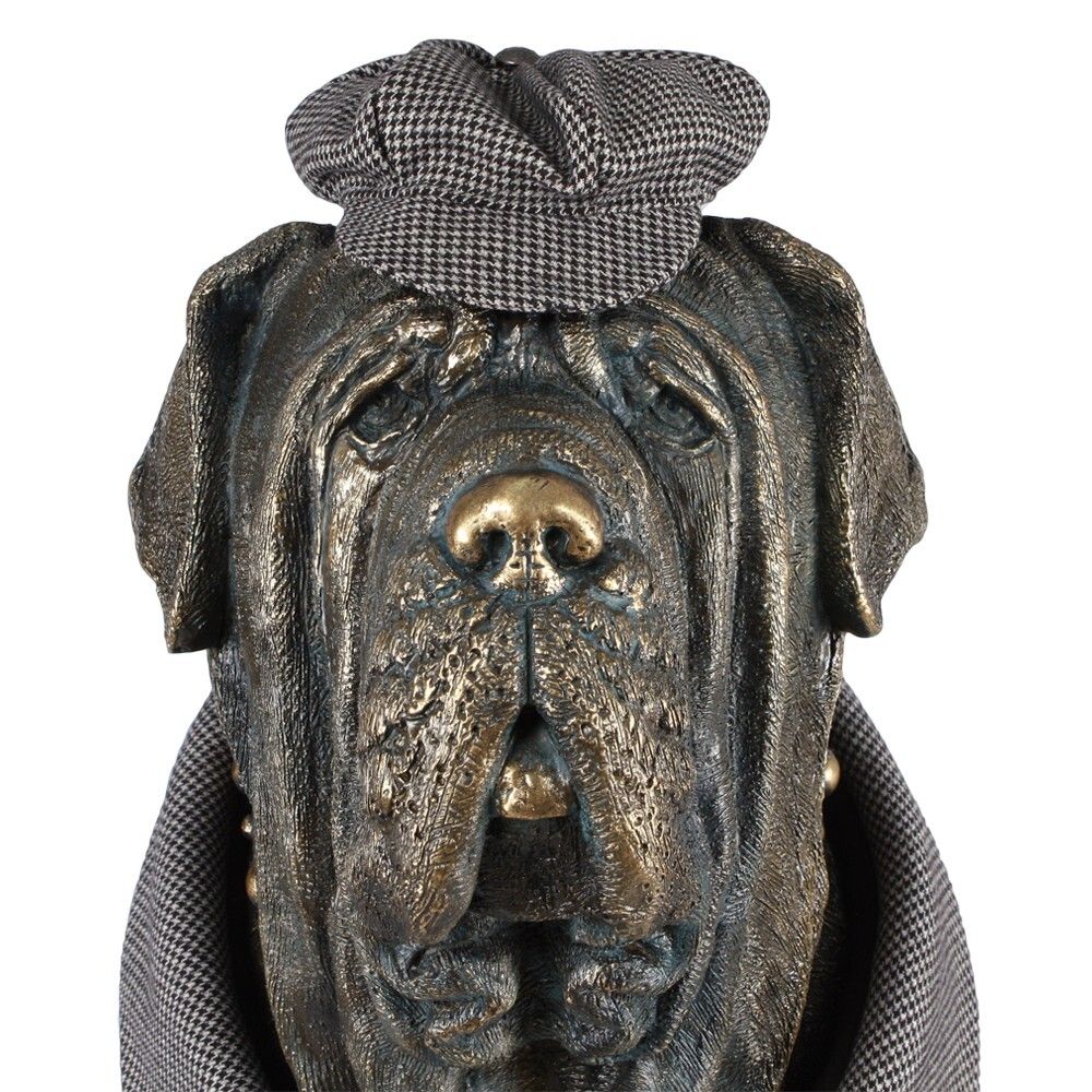 Садовая скульптура Сэр Ватсон в костюме