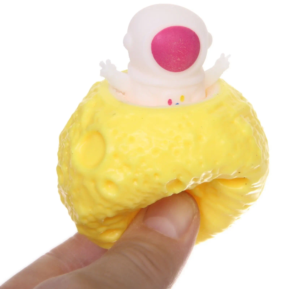 Игрушка «Космонавт», 6 см, микс СТИКЕР НА ВЛОЖЕНИЕ