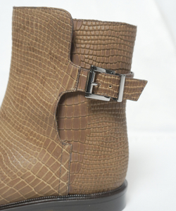 Полусапоги коричневый крокодил с пряжкой