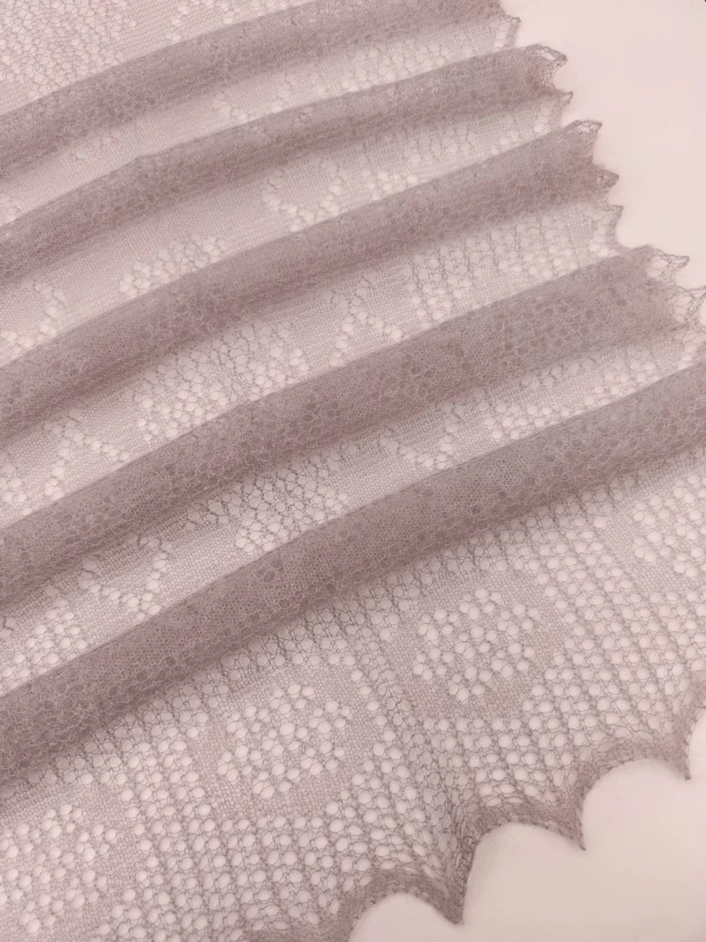 Оренбургский пуховый палантин П3-15050-06 магнолия