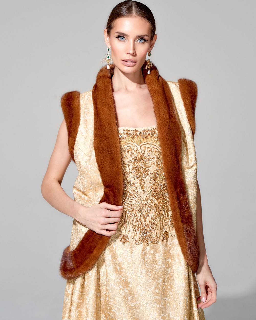 Жилет с меховой отделкой "Екатерина"