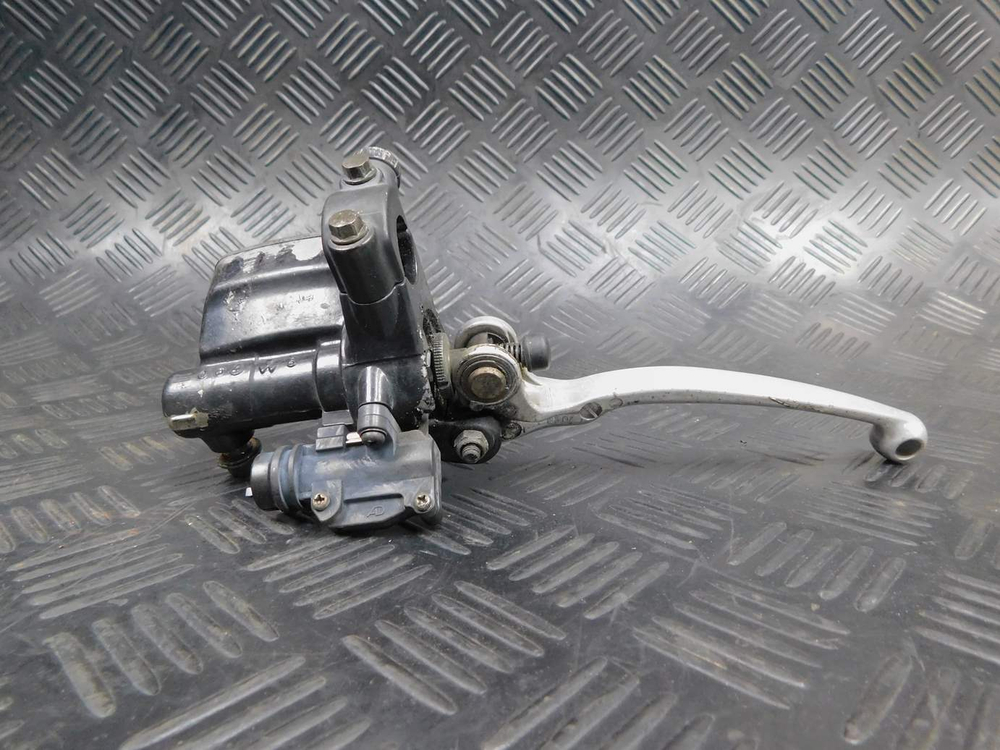 Цилиндр переднего тормоза Yamaha TDM850 RN03J 2001