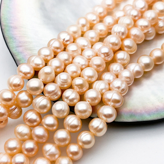Жемчуг бусины, цвет персиковый, размер около 5,5-6 мм, цена за отрезок 18 см (1/2 нити)