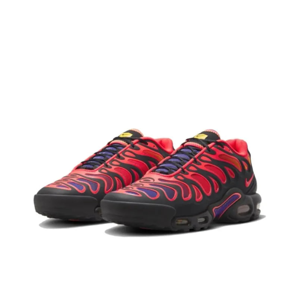 Nike Air Max Plus Drift Black Red FD4290-003 вид спереди на белом фоне