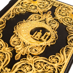 Коран с филигранью и гранатами