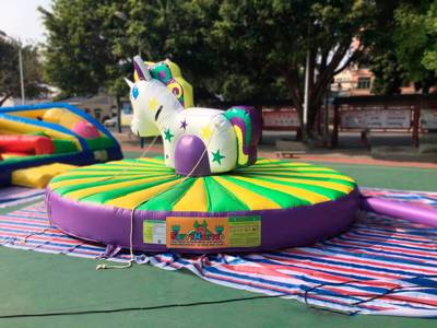 Надувная командная игра "Удержись в седле" 5*5*2,6м