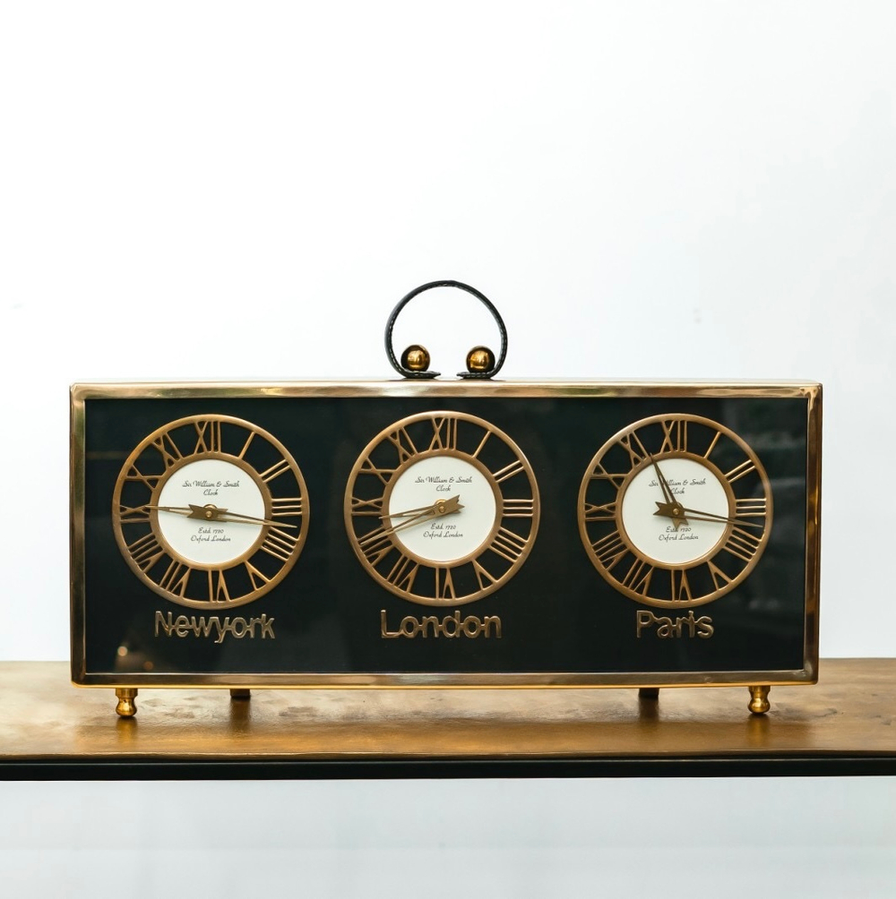 Часы Мир тремя циферблатами 59 см