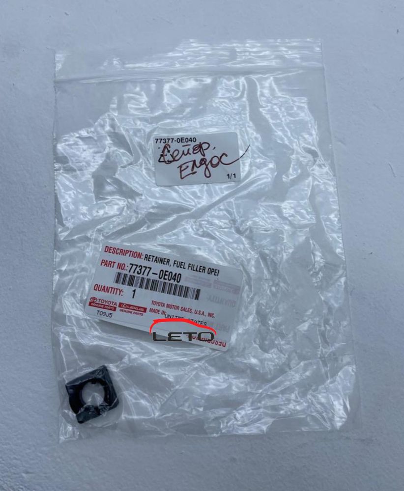 Фиксатор, крышка отверстия топливного залива l 77377-0E040 773770E040 Фиксатор, крышка отверстия топливного залива l 77377-0E040 773770E040
