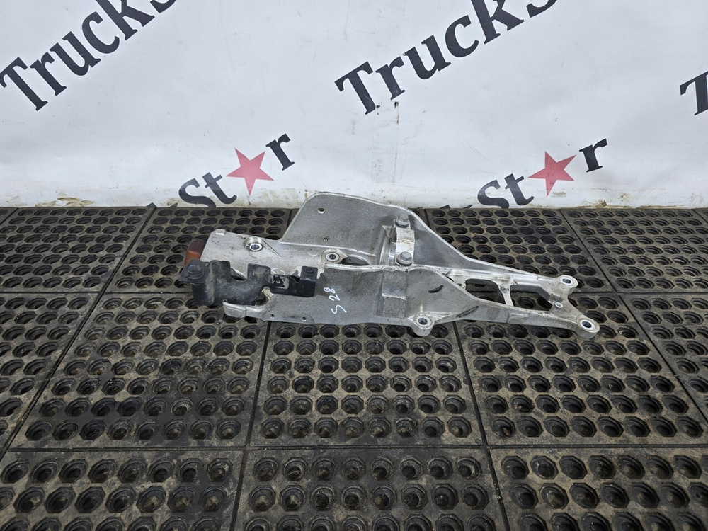 Кронштейн кабины передний левый 2020г.