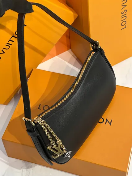 Сумка Louis Vuitton Pochette LV Bloom