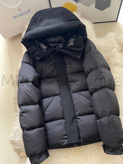 Пуховик Madeira Moncler черного цвета