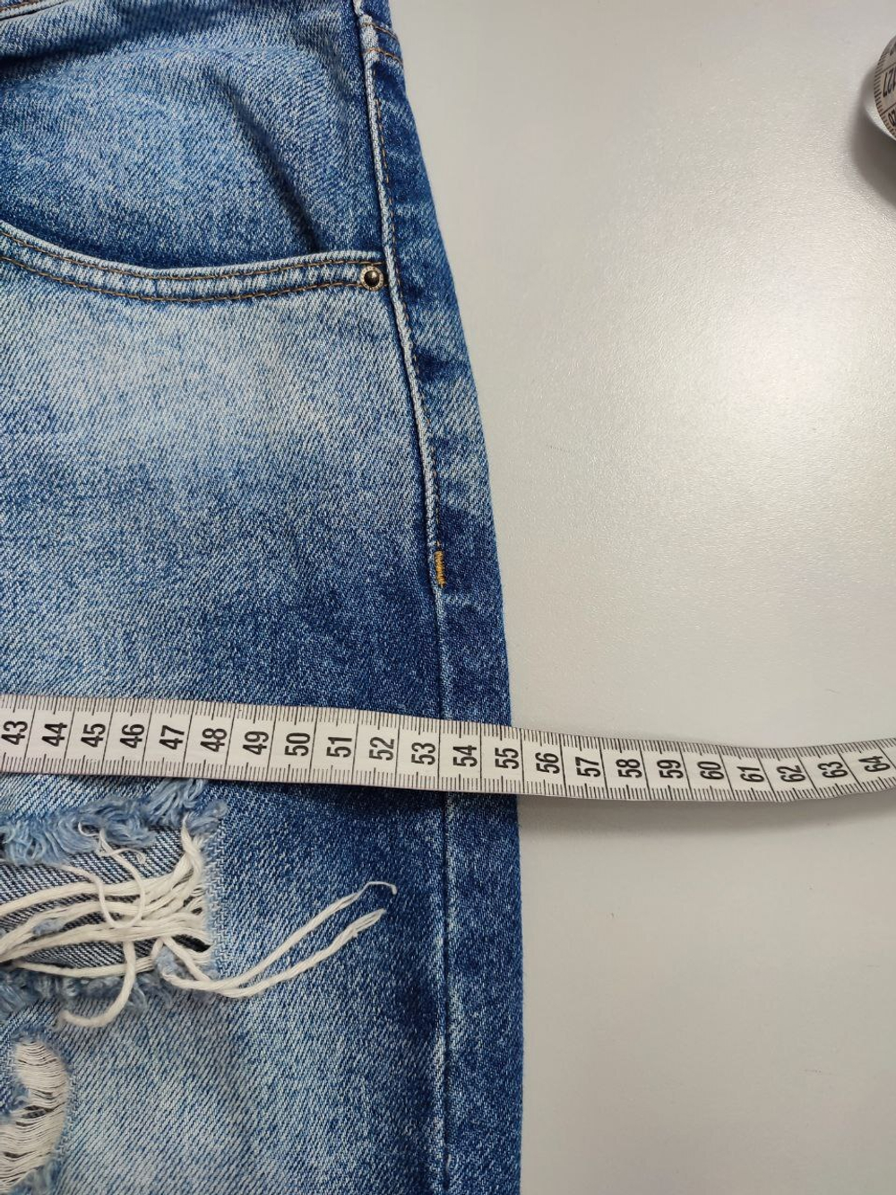 Джинсы Benetton с разрезами 46 размер